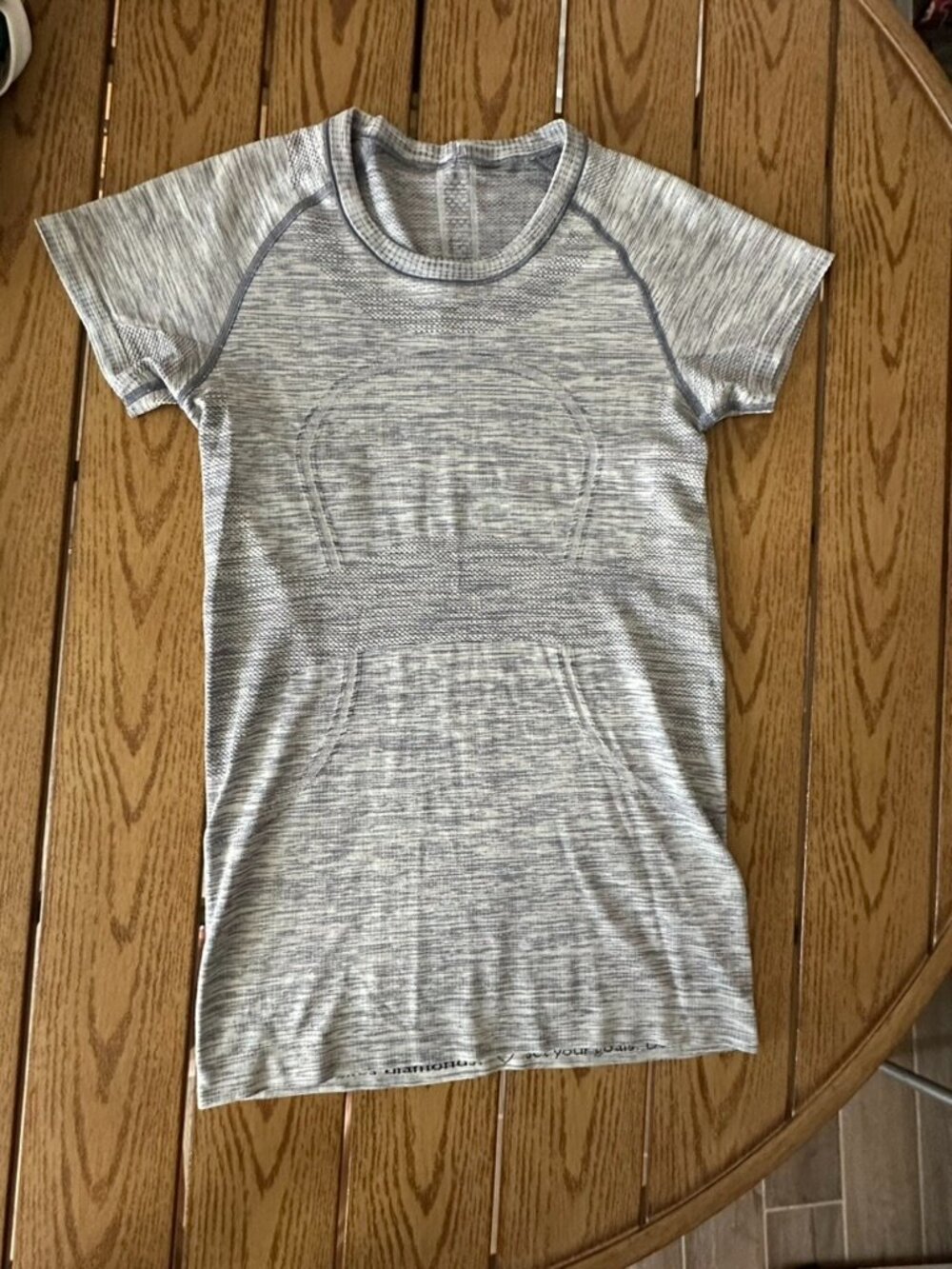 Lululemon Swiftly Tech Tee Size 8
